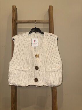 FINDTHY Cream Chunky Knit Sweater Vest Button Front V Neck Pockets